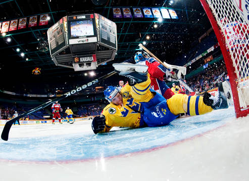 Nicklas Danielsson, Sverige, faller i målområdet