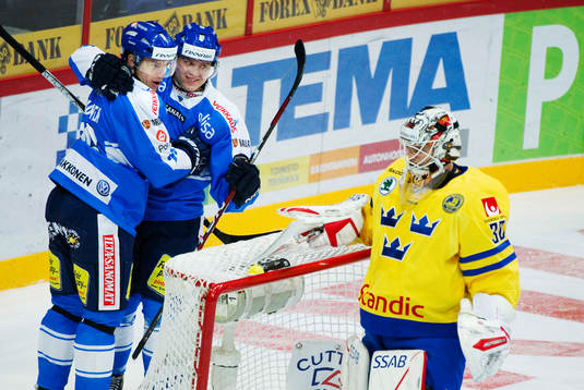 Bläddra bland fler bilder av Ishockey, Karjala Cup, Finland - Sverige