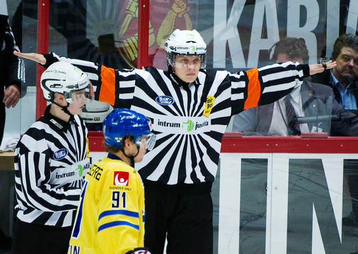 Domare dömer bort Finlands 4-4-mål