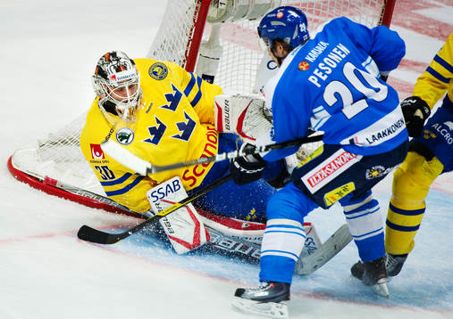Johan Gustafsson, målvakt, Sverige, störs av Janne