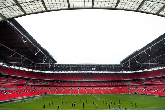 Sverige tränar på Wembley Stadium dagen innan match