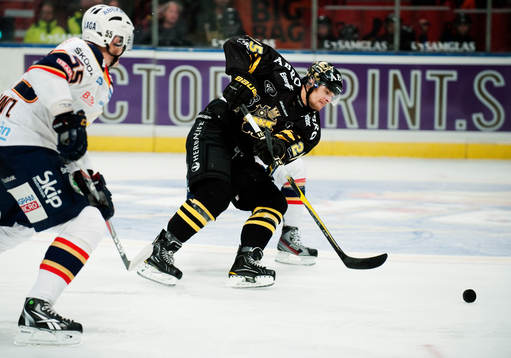 Johannes Salmonsson, AIK, bryter sig igenom