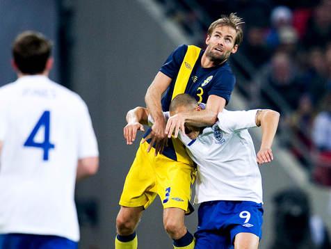Olof Mellberg, Sverige. Bobby Zamora, England