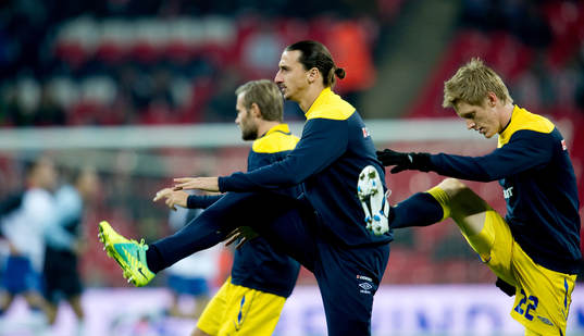 Zlatan Ibrahimovic, Rasmus Elm, värmer upp