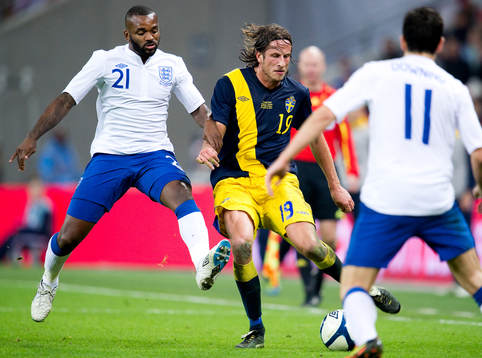 Jonas Olsson, Sverige. Darren Bent, England