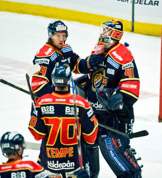 Daniel Tjärnqvist och Gustaf Wesslau, målvakt, Djurgården