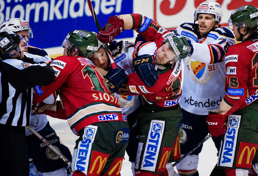 Grötigt framför Djurgårdens mål. Fredrik Sjöström,