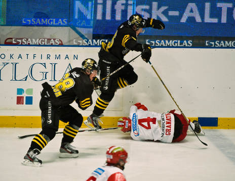 Victor Ahlström, Oscar Ahlström, AIK och skadade Elias