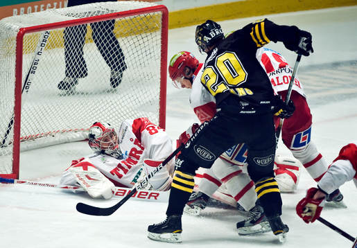 Joakim Lundström, målvakt, Timrå på fall