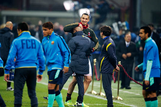 Zlatan Ibrahimovic, AC Milan, skojar med en