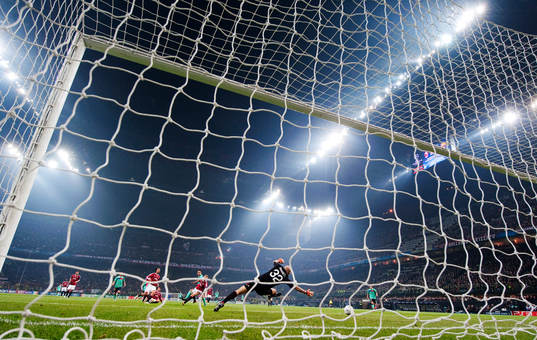 Xavi Hernandez, Barcelona, gör 2-3 bakom Christian
