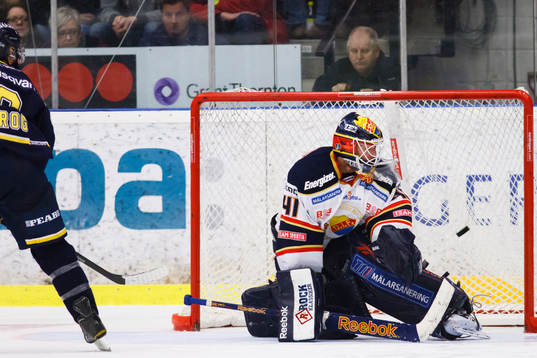 Gustaf Wesslau, målvakt, Djurgården, ser Jason Krogs