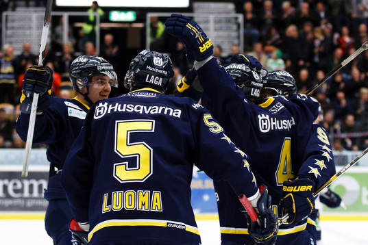 Adam Almquist, HV71 jubel med Mikko Luoma, Jason Krog,  och