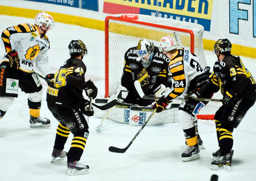 Hett framför Viktor Fast, målvakt, AIK