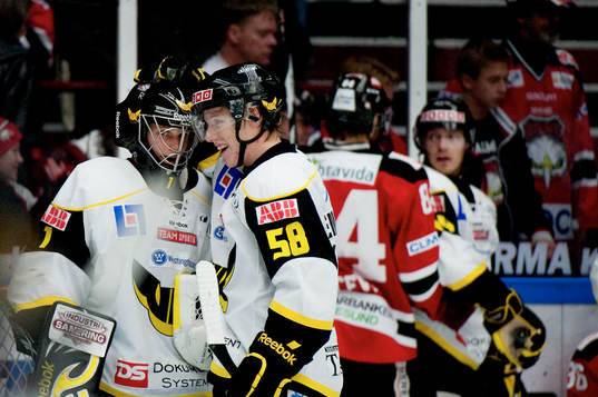Lars Johansson, målvakt, Jonas Emmerdahl, Västerås, jubel