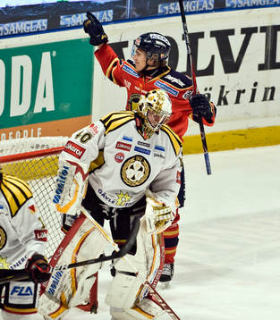 John Norman, Djurgården och Johan Holmqvist, målvakt,
