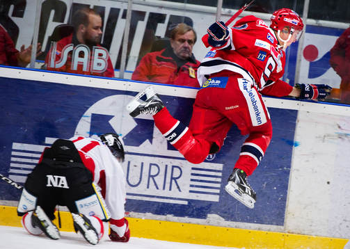 Viktor Lööv, Södertälje, hoppar över Thomas Enström,