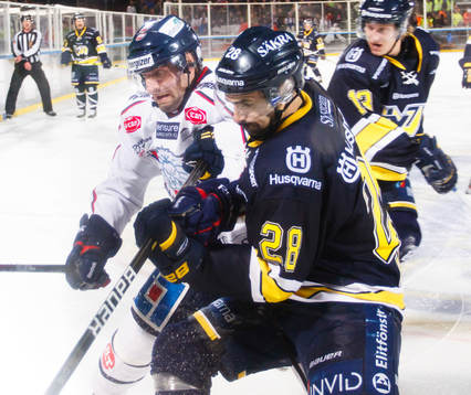 Jan Hlavac, Linköpings HC i närkamp Daniel Rahimi, HV71