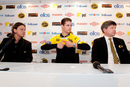 Joackim Jörgensen klar för Elfsborg, här med klubbchef