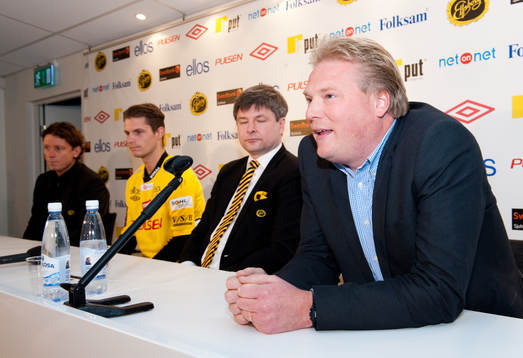 Joackim Jörgensen klar för Elfsborg, här med klubbchef