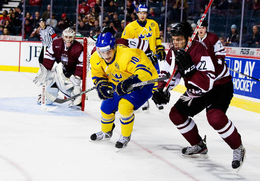 Johan Larsson, Sverige, utmanas av Zemgus Girgensons,