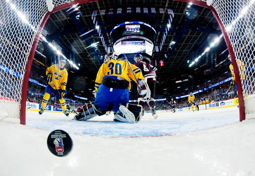 Johan Gustafsson, målvakt, Sverige, släpper in 1-1-målet