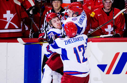 Nikita Nesterov kramar om Alexander Khokhlachev, Ryssland