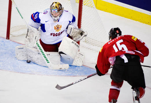 Andrei Vasilevski, målvakt, Ryssland, räddar ett skott