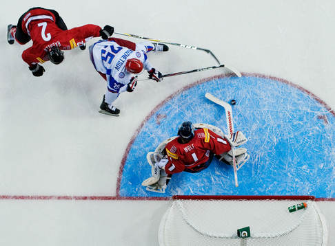 Yevgeni Kuznetsov, Ryssland, utmanar Tim Wolf, målvakt,