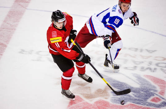 Gaetan Haas, Schweiz, och Alexander Khokhlachev, Ryssland