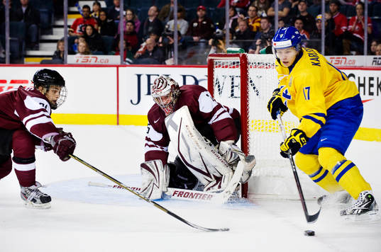 Kristers Gudlevskis, målvakt, Lettland, ser William