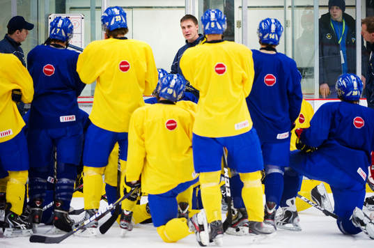 Bläddra bland fler bilder av Ishockey, JVM, träning, Sverige