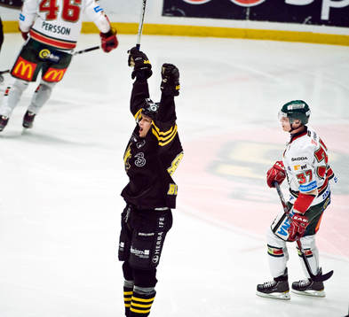 Patric Blomdahl, AIK och Mika Pyörälä, Frölunda, jubel