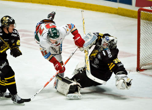 Mikael Johansson, Frölunda och Viktor Fast, målvakt, AIK