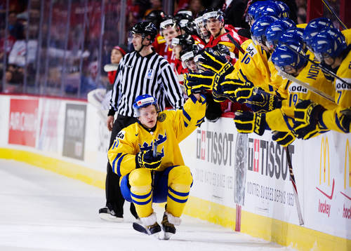 Max Friberg, Sverige, gör en målgest