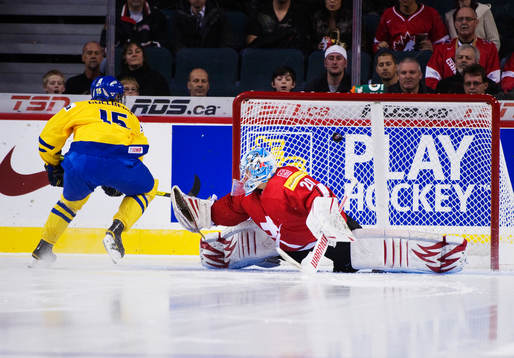 Sebastian Collberg, Sverige, gör ett straffmål på Lukas