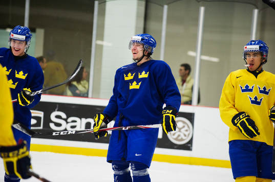 Bläddra bland fler bilder av Ishockey, JVM, träning, Sverige