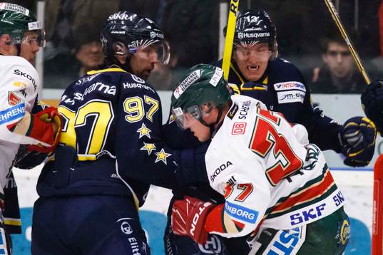 Per Ledin, HV71 och Oscar Sundh, HV71 gruffar med Mika