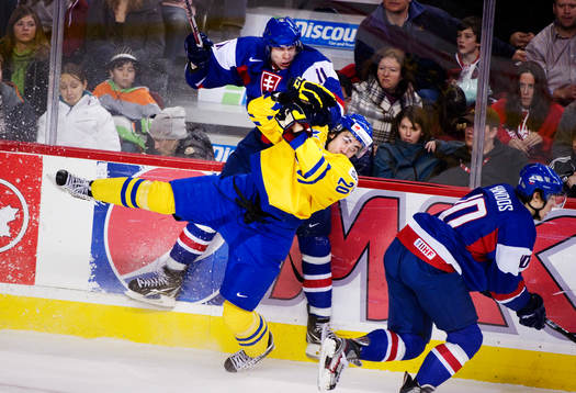 Michal Cajkovsky, Slovakien, och Mika Zibanejad, Sverige,