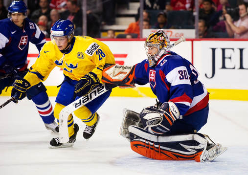 Erik Thorell, Sverige, och Dominik Riecicky, målvakt,