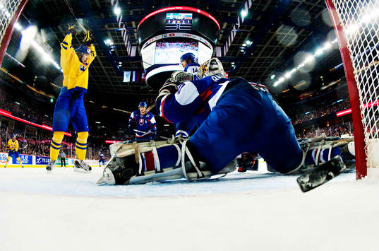 Mika Zibanejad, Sverige, jublar när 4-1-pucken går in