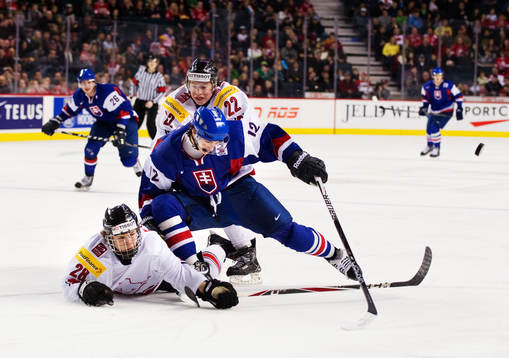Christoph Bertschy och Sven Andrighetto, Schweiz, stoppar