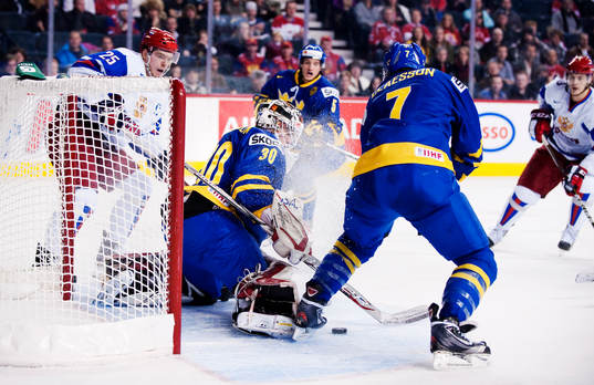 Oroligt framför Johan Gustafsson, målvakt, Sverige