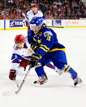Johan Larsson, Sverige, tar sig förbi Mikhail Naumenkov,
