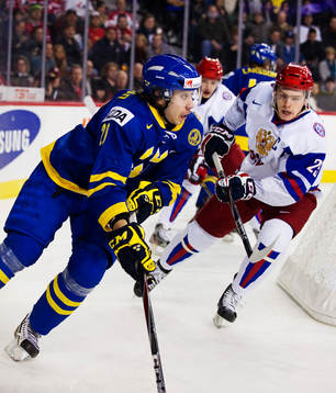 Mika Zibanejad, Sverige, och Yevgeni Kuznetsov, Ryssland