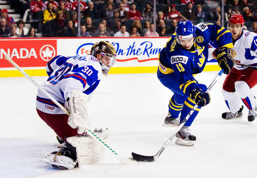 Andrei Vasilevski, målvakt, Ryssland, utmanas av Johan