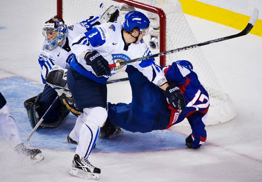 Miro Hovinen, Finland, trycker undan Richard Mraz, Slovakien