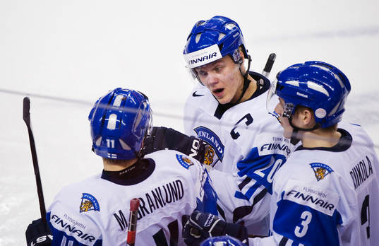 Mikael Granlund, pratar med Markus Granlund