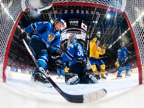 Mikael Granlund och Sami Aittokallio, målvakt, Finland,