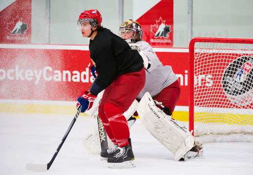 Nail Yakupov och Andrei Vasilevski, målvakt, Ryssland